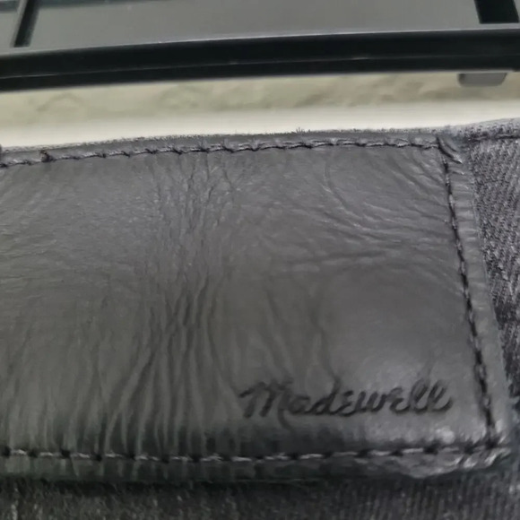 Madewell Women's Demi-Boot Cropped Jean Size 25 Black Wash Button Fly Raw Hem - Picture 5 of 11